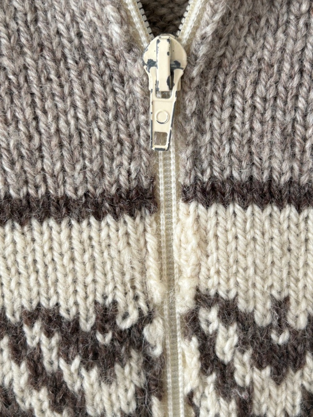 Kauri Kraft 100% Pure Virgin Wool Handknit Cowichan Style Cardigan - Picture 6 of 16
